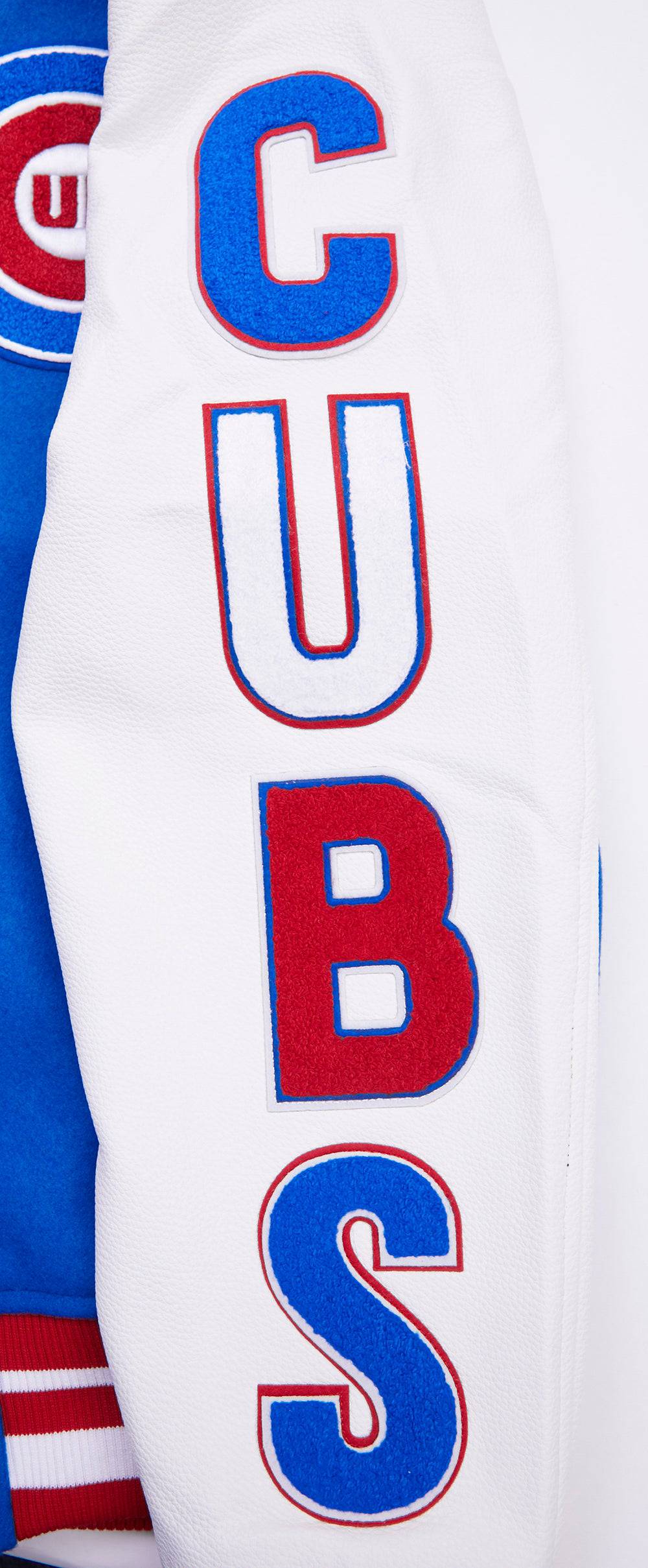 CORTAVIENTOS DE LANA MLB CHICAGO CUBS SCRIPT TAIL PARA HOMBRE (AZUL REAL/ROJO)