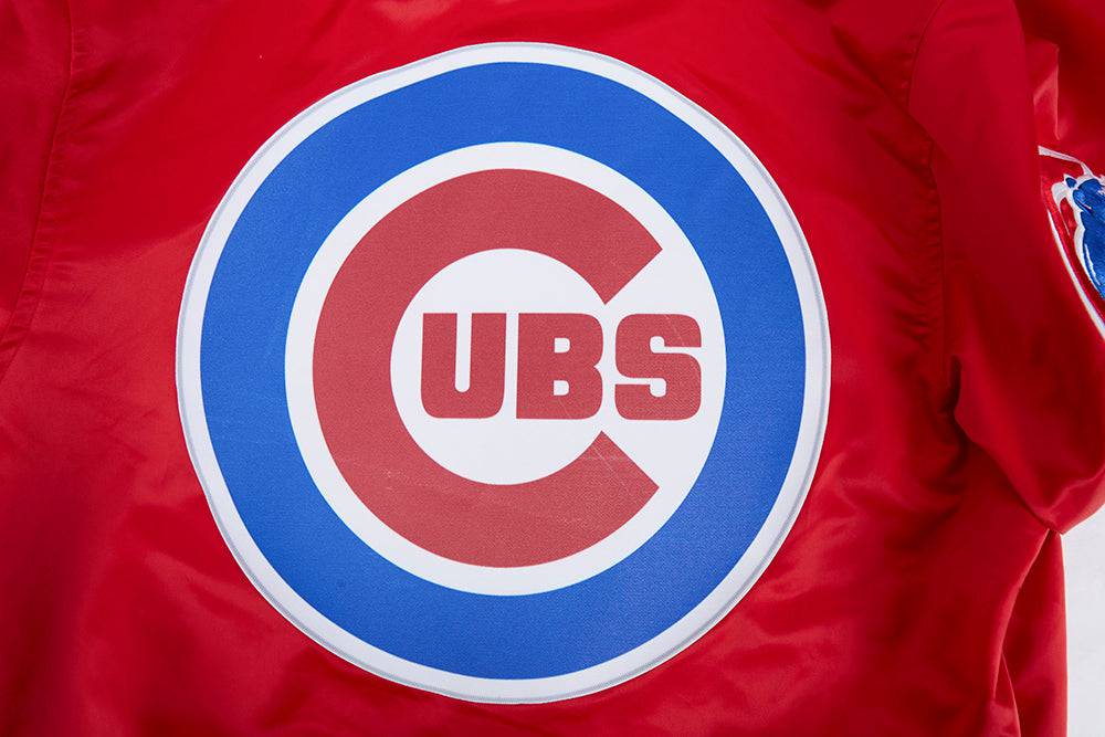 CHAQUETA DE SATÉN PARA HOMBRE MLB CHICAGO CUBS SCRIPT TAIL (ROJA)