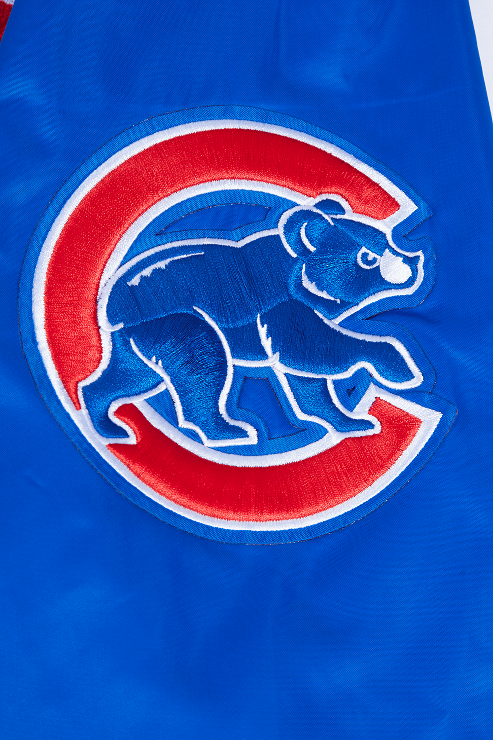 CHAQUETA DE SATÉN ACANALADA MASHUP PARA HOMBRE MLB CHICAGO CUBS (AZUL REAL/ROJO)