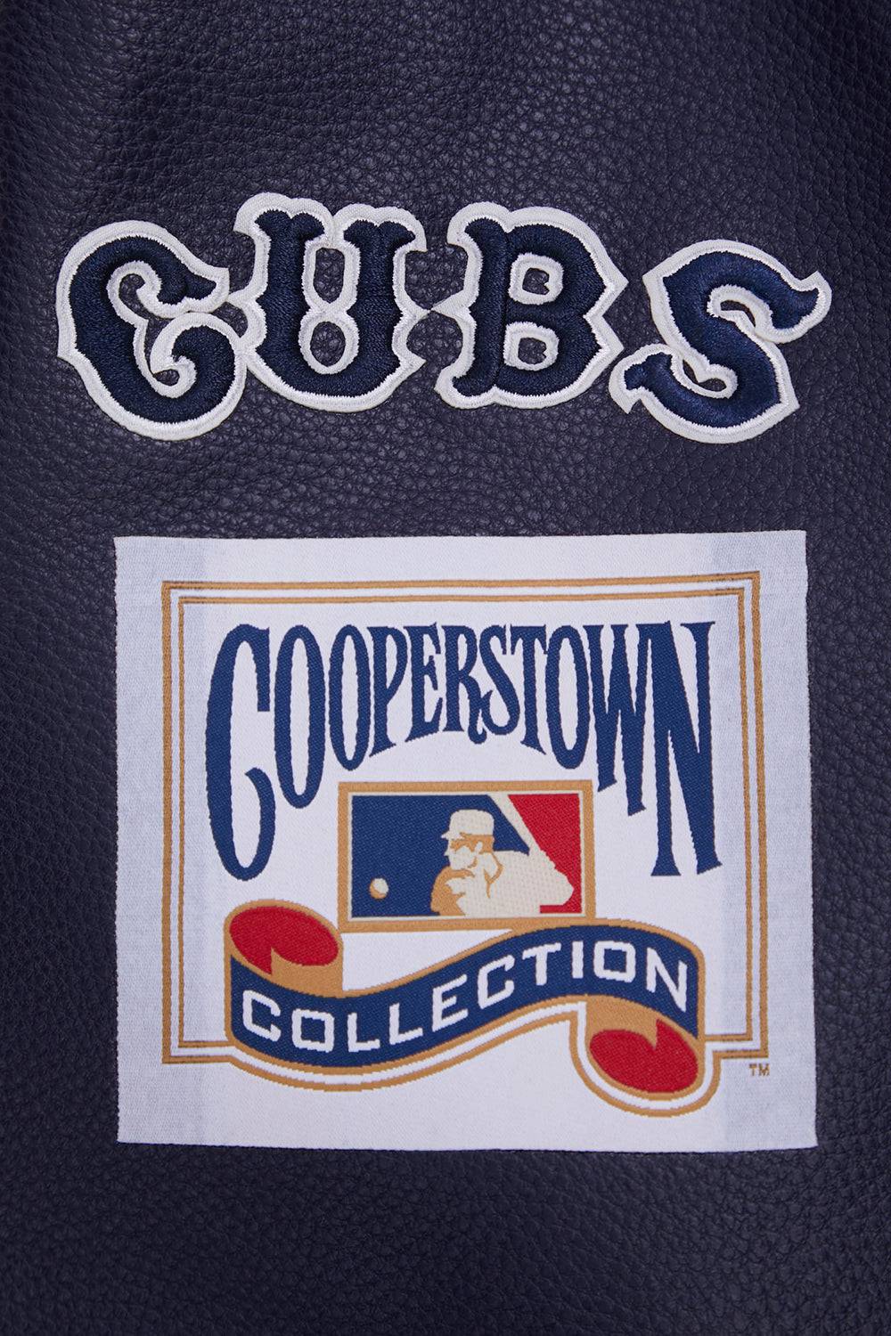 CHAQUETA UNIVERSITARIA DE LANA ACANALADA RETRO CLÁSICA PARA HOMBRE MLB CHICAGO CUBS (BLANCO HUEVO/AZUL MARINO NOCHE)