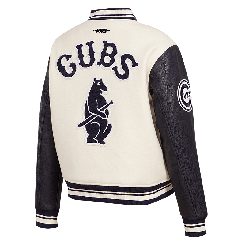 CHAQUETA UNIVERSITARIA RETRO CLÁSICA DE LANA ACOSTILLADA PARA MUJER MLB CHICAGO CUBS (BLANCO HUESO/ AZUL MARINO MEDIANO)