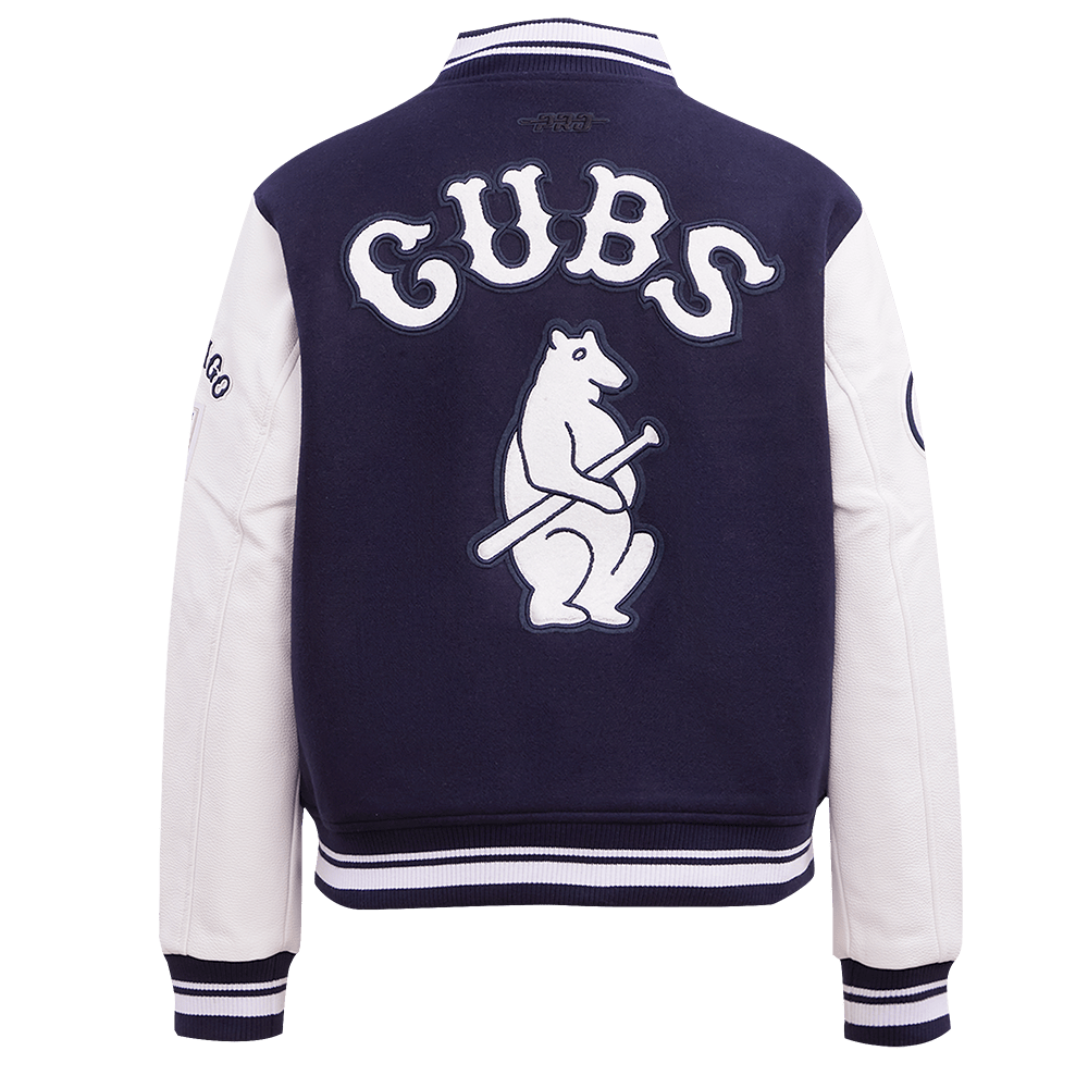CHAQUETA UNIVERSITARIA RETRO CLÁSICA DE LANA ACANALADA PARA MUJER MLB CHICAGO CUBS (AZUL MARINO MIDNIGHT/BLANCO)