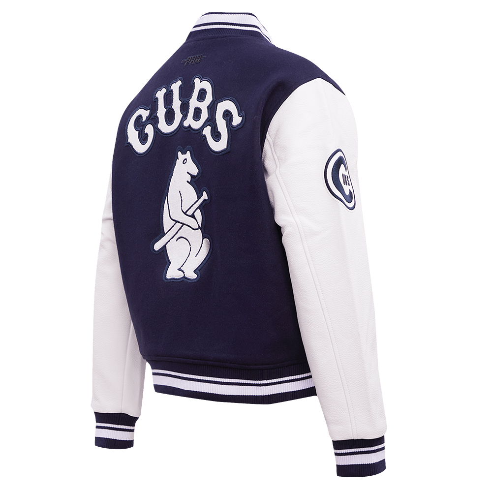CHAQUETA UNIVERSITARIA RETRO CLÁSICA DE LANA ACANALADA PARA MUJER MLB CHICAGO CUBS (AZUL MARINO MIDNIGHT/BLANCO)