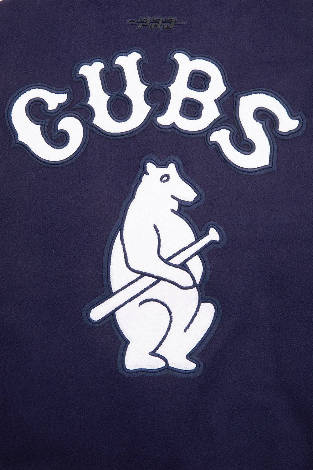 CHAQUETA UNIVERSITARIA RETRO CLÁSICA DE LANA ACANALADA PARA MUJER MLB CHICAGO CUBS (AZUL MARINO MIDNIGHT/BLANCO)