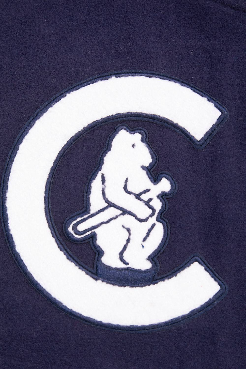 CHAQUETA UNIVERSITARIA RETRO CLÁSICA DE LANA ACANALADA PARA MUJER MLB CHICAGO CUBS (AZUL MARINO MIDNIGHT/BLANCO)