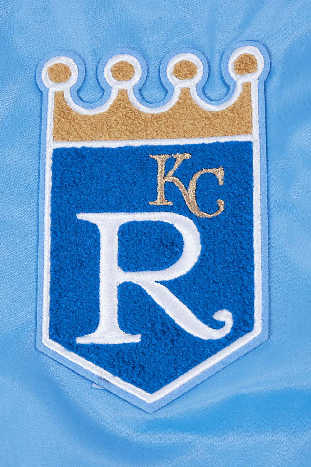 CHAQUETA DE SATÉN ACANALADA RETRO CLÁSICA PARA HOMBRE MLB KANSAS CITY ROYALS (AZUL UNIVERSITARIO)