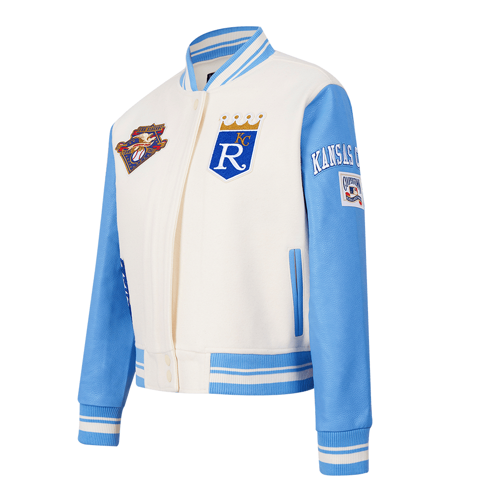 CHAQUETA UNIVERSITARIA RETRO CLÁSICA DE LANA ACANALADA PARA MUJER MLB KANSAS CITY ROYALS (BLANCO HUESO/ AZUL UNIVERSITARIO)