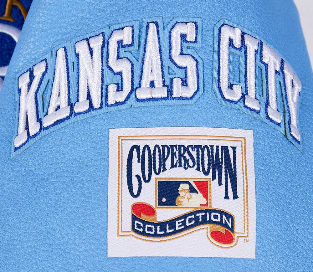CHAQUETA UNIVERSITARIA RETRO CLÁSICA DE LANA ACANALADA PARA MUJER MLB KANSAS CITY ROYALS (BLANCO HUESO/ AZUL UNIVERSITARIO)