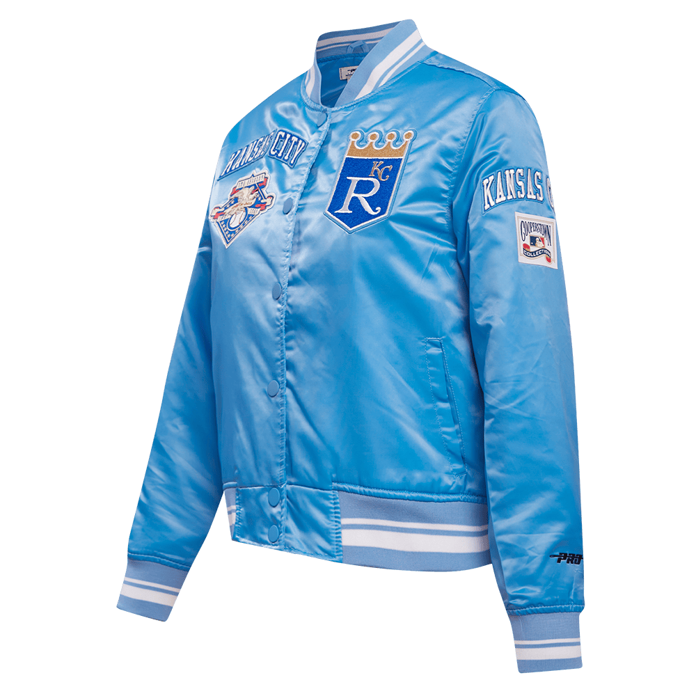 CHAQUETA DE SATÉN ACANALADA RETRO CLÁSICA PARA MUJER MLB KANSAS CITY ROYALS (AZUL UNIVERSITARIO)
