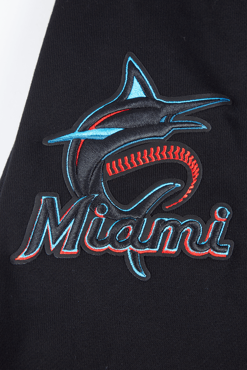 SUDADERA CON CAPUCHA PARA HOMBRE MLB MIAMI MARLINS LOGO MASHUP (NEGRA)