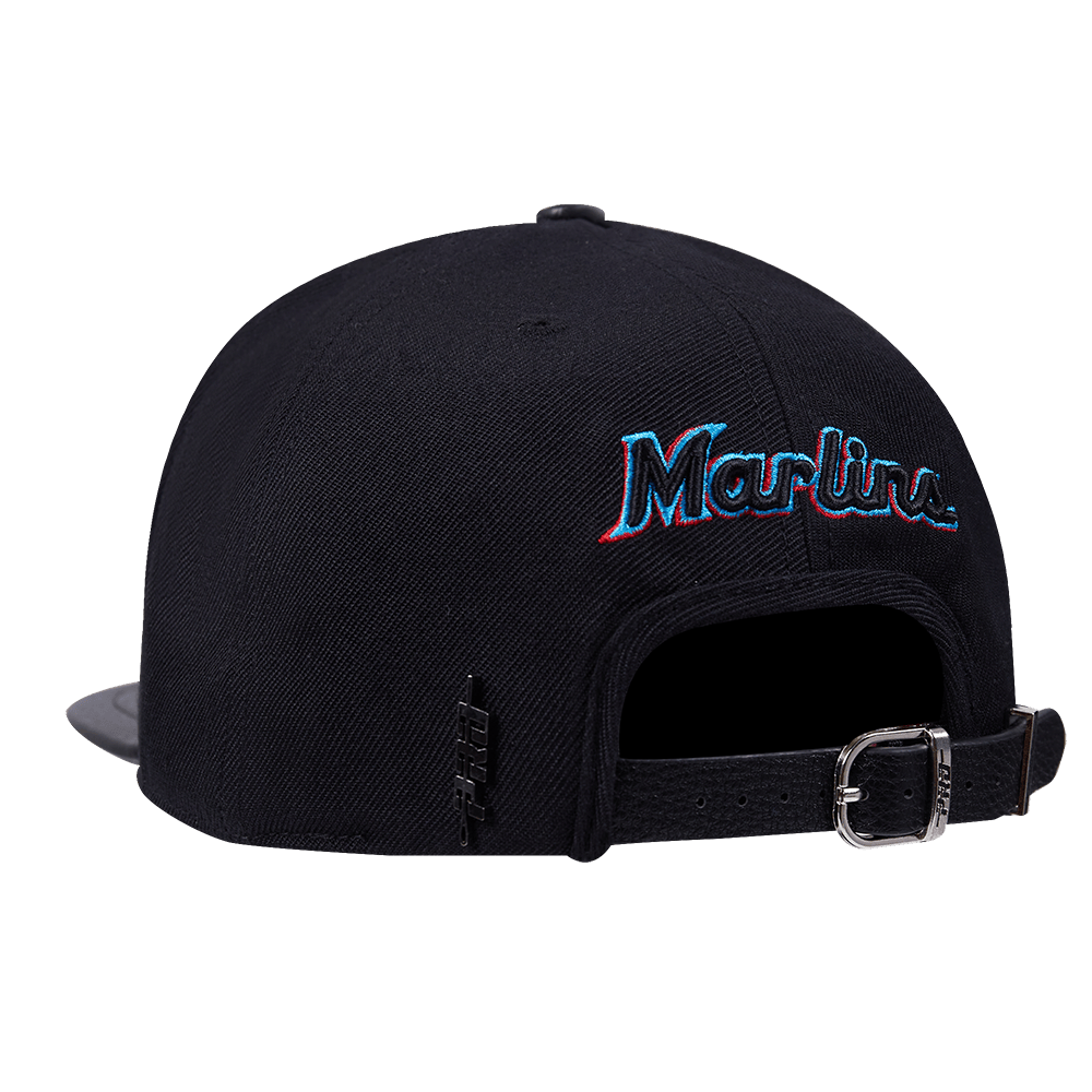 GORRA MLB MIAMI MARLINS SCRIPT TAIL DE LANA CON CIERRE AJUSTABLE (NEGRA)