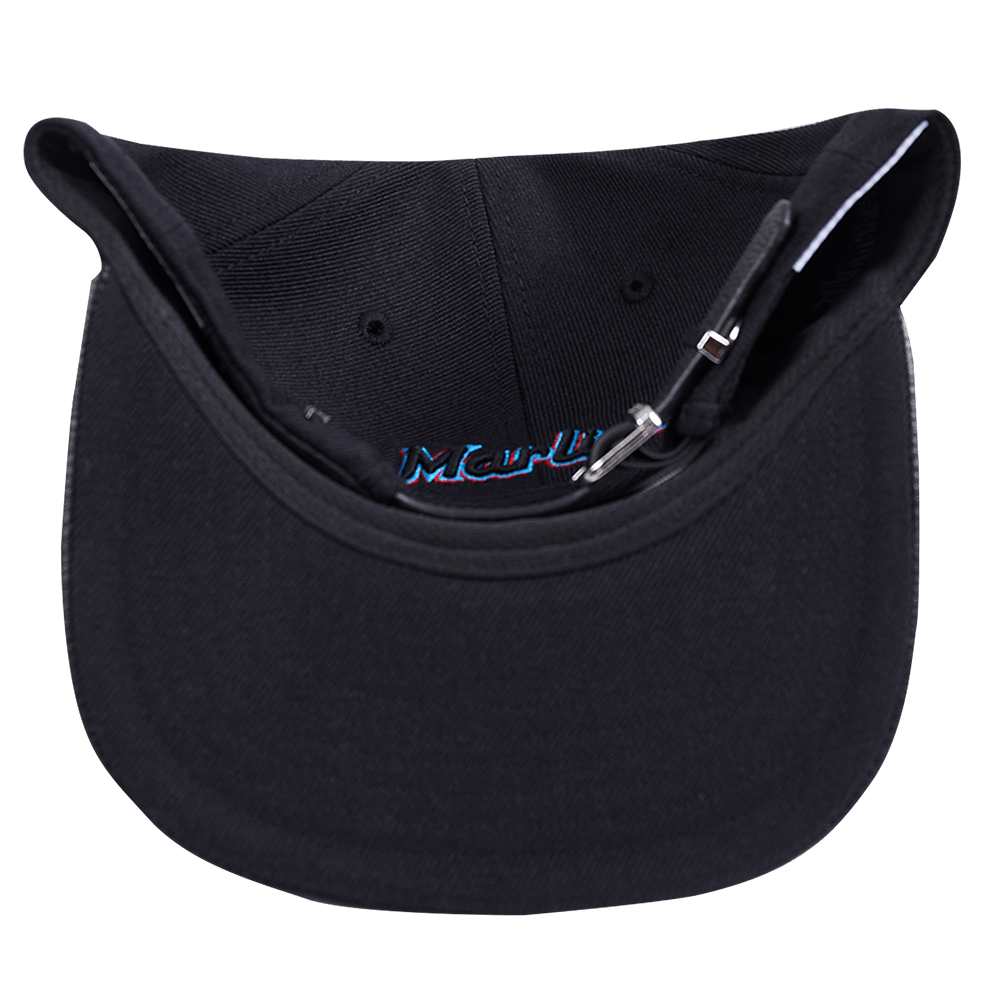 GORRA MLB MIAMI MARLINS SCRIPT TAIL DE LANA CON CIERRE AJUSTABLE (NEGRA)