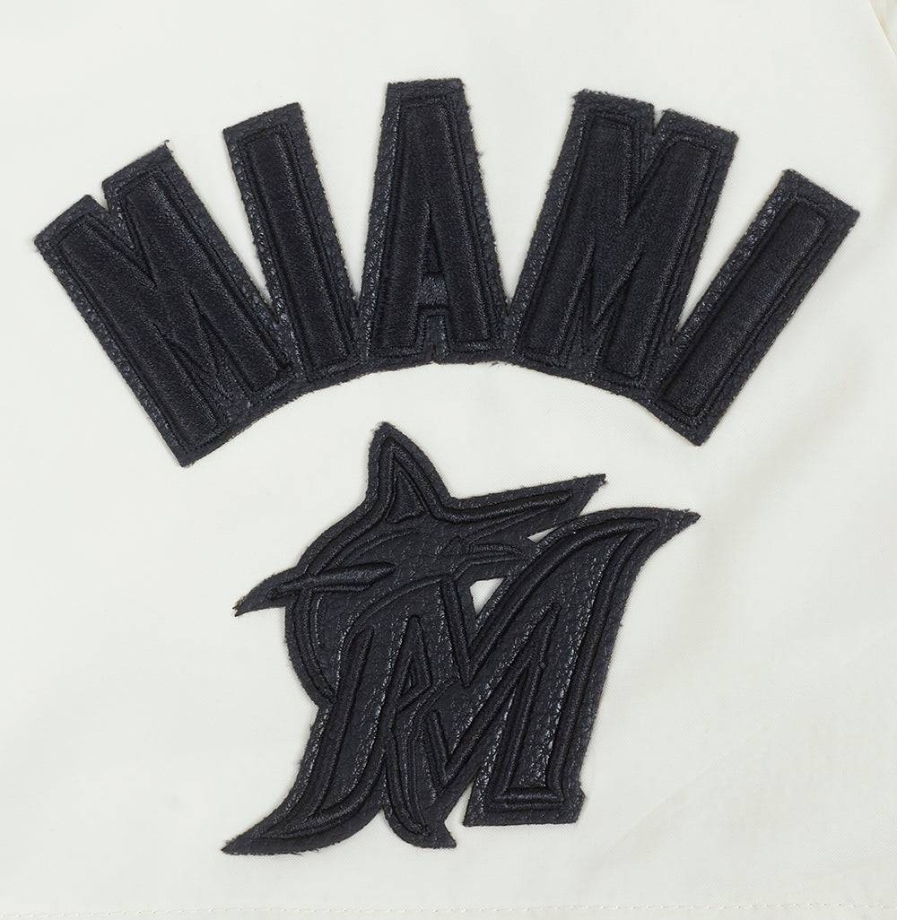 PANTALÓN CORTO TEJIDO TRIPLE TONAL W PARA MUJER MLB MIAMI MARLINS (BLANCO HUESO)