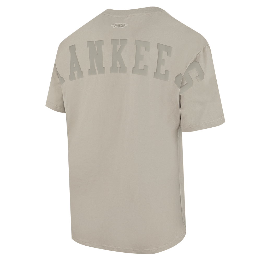CAMISETA CJ DE HOMBRE CON HOMBROS CAÍDOS WINGSPAN MLB NEW YORK YANKEES (BEIGE)