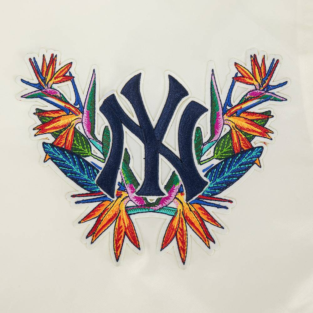 CHAQUETA DE SATÉN PARA HOMBRE MLB NEW YORK YANKEES PARADISE (BLANCO HUESO/ NEGRO)