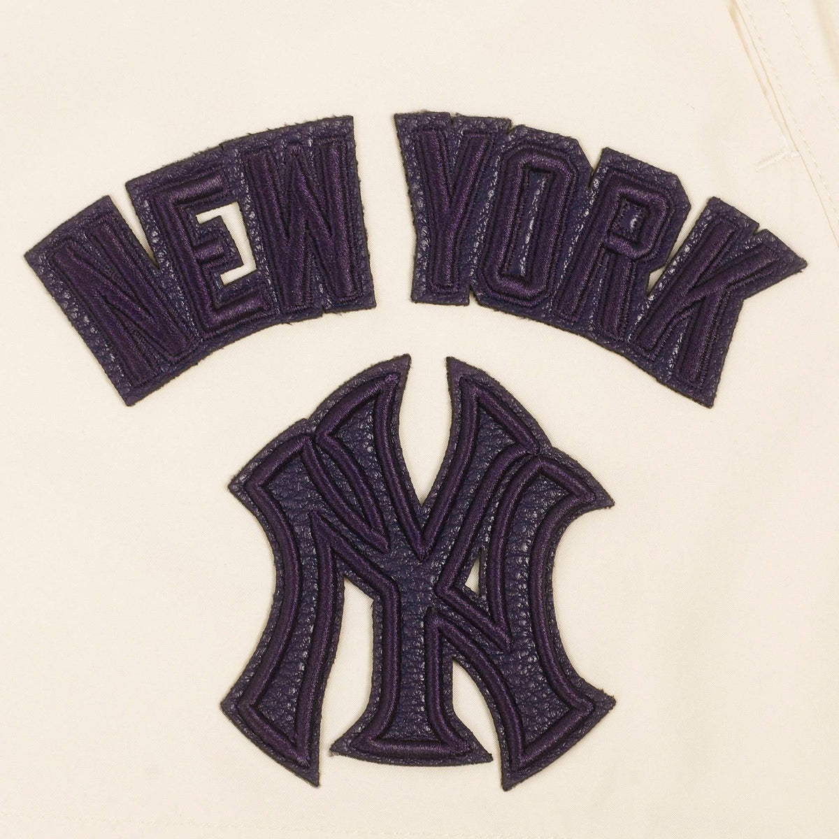MLB NEW YORK YANKEES TRIPLE TONAL W WOVEN WOMEN'S SHORT (EGGSHELL)