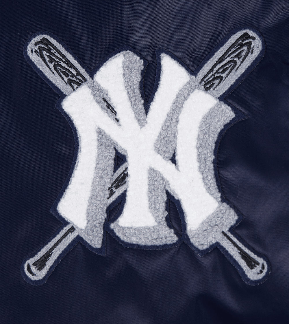 CHAQUETA DE SATÉN ACANALADO MASHUP PARA MUJER MLB NEW YORK YANKEES (AZUL MARINO NOCHE)