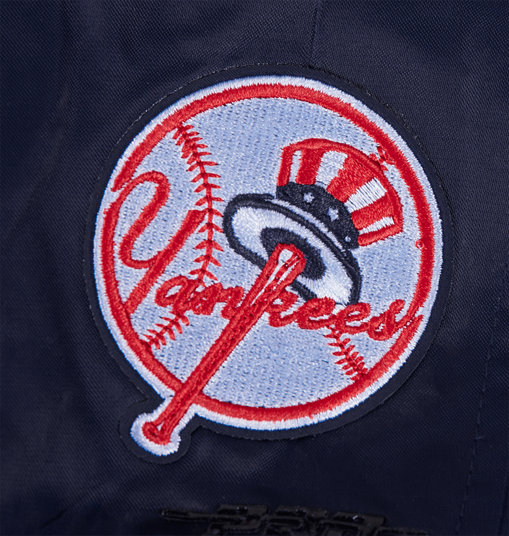 CHAQUETA DE SATÉN ACANALADO MASHUP PARA MUJER MLB NEW YORK YANKEES (AZUL MARINO NOCHE)