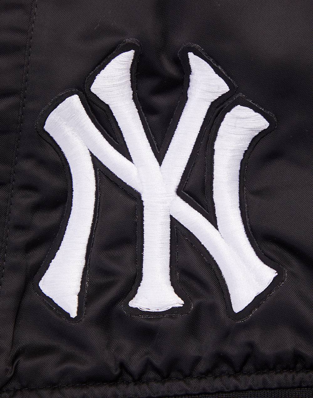 CHAQUETA DE SATÉN ACANALADO PARA MUJER MLB NEW YORK YANKEES PEARLS (NEGRA)