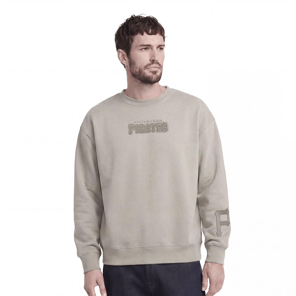 SUDADERA DE FORRO POLAR CON CUELLO REDONDO Y HOMBROS CAÍDOS WINGSPAN PARA HOMBRE MLB PIRATAS DE PITTSBURGH (GRIS TAUPE)