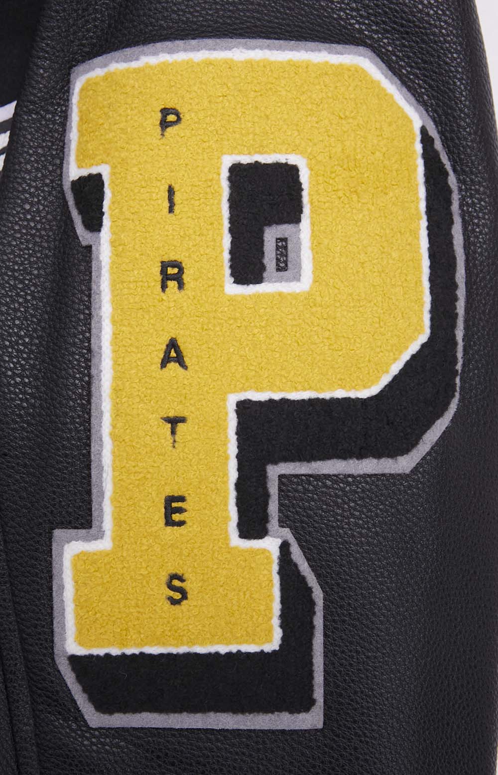 CHAQUETA UNIVERSITARIA DE LANA ACANALADA MASHUP PARA HOMBRE MLB PITTSBURGH PIRATES (NEGRA/AMARILLA)
