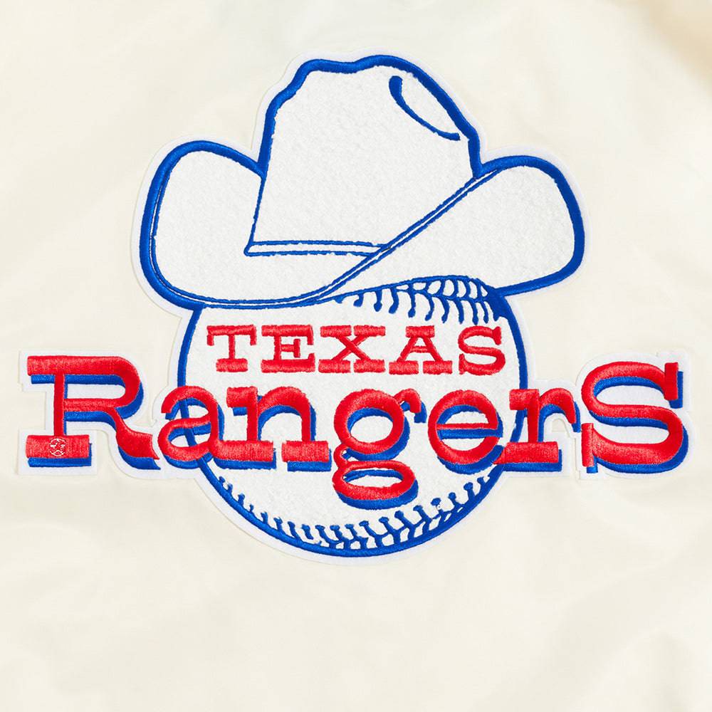 CHAQUETA RETRO CLÁSICA DE SATÉN CON CANALÉ PARA HOMBRE MLB TEXAS RANGERS (BLANCO HUESO/AZUL REAL)